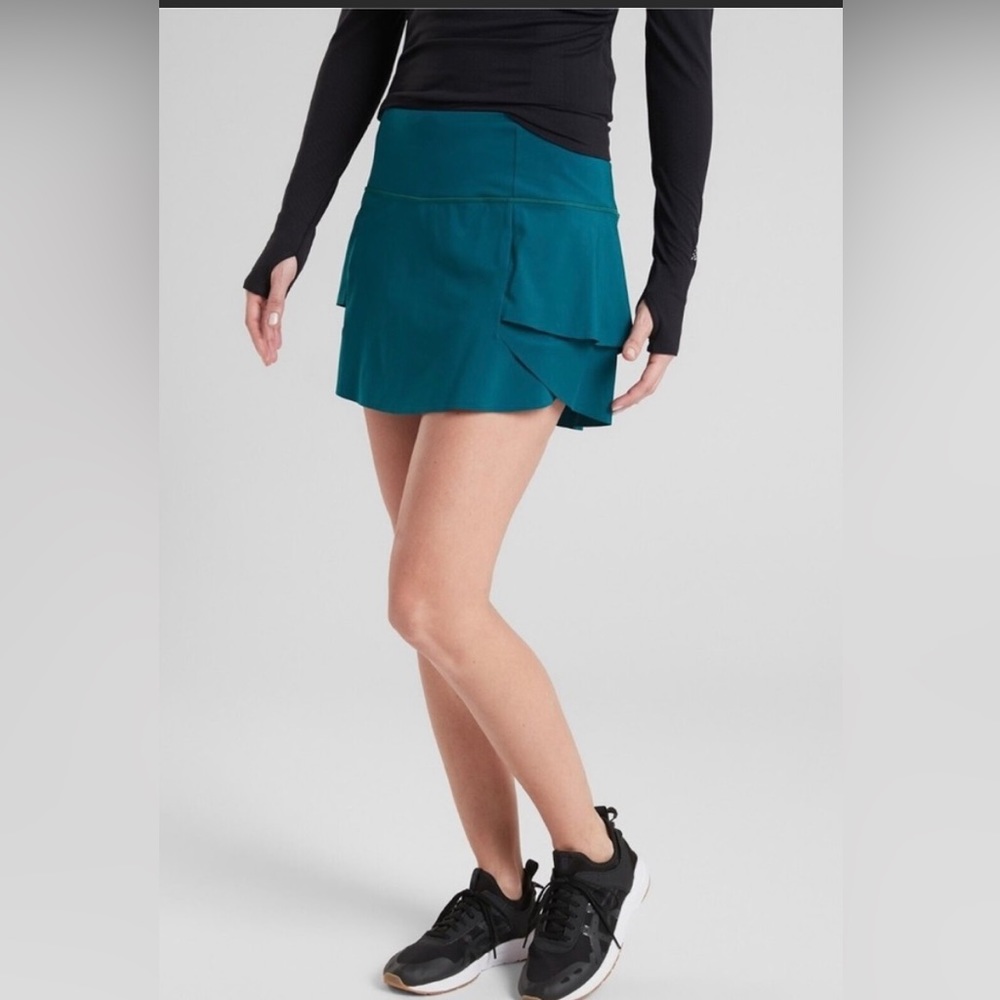 ATHLETA MOMENTUM Skort. Size Medium. EUC! Teal. 💙